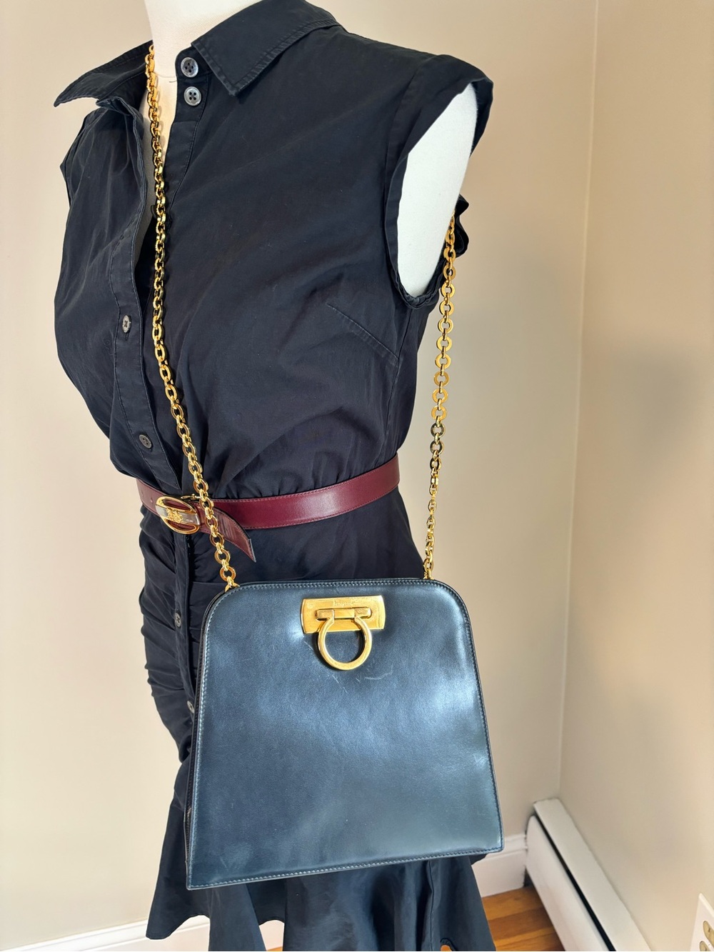 Salvatore Ferragamo Vintage Gancini Black Leather Chain Shoulder Bag Gold Italy - Picture 8 of 16